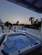 Zoumis Residence