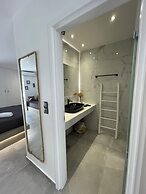 Zoumis Residence