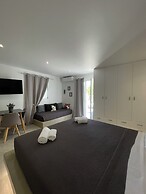 Zoumis Residence