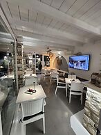 Zoumis Residence