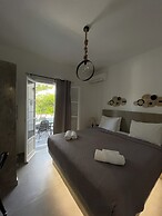 Zoumis Residence