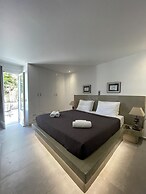 Zoumis Residence