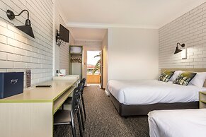 Boomerang Hotel
