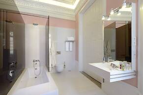 EMAJ Guimarães Boutique Hotel
