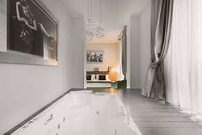 Montenapoleone Suites