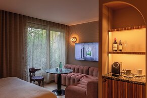 Yndo Hotel