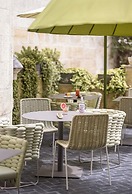 Yndo Hotel