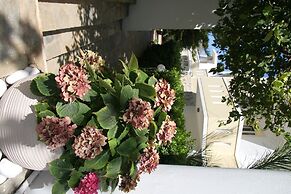 Nikos Apartments