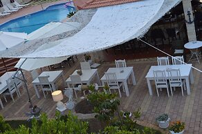 Nikos Apartments