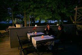 Lane's Privateer Inn