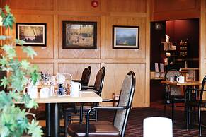 Tamarack Motor Inn
