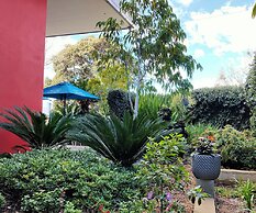 Laguna Apartments