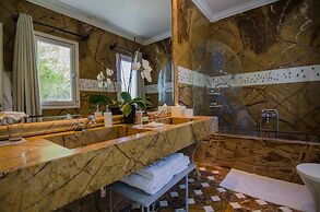 Agalia Luxury Suites