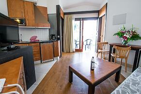 HL Miraflor Suites