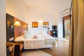 HL Miraflor Suites