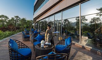 DoubleTree by Hilton Guangzhou Science City-Free Shuttle Bus Service D