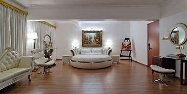White Pearl Suites