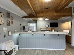 Empire Motel
