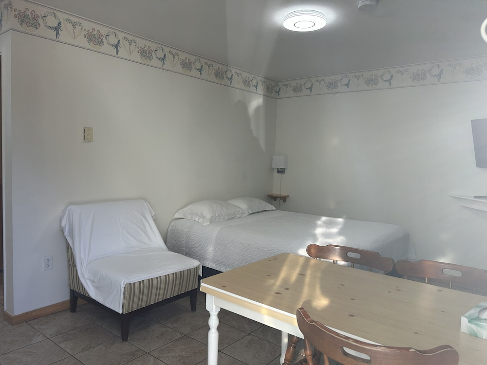 Empire Motel
