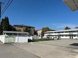 Empire Motel