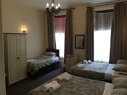 Smiths Hotel