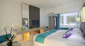King Evelthon Beach Hotel & Resort