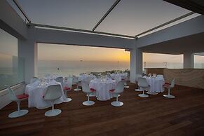 King Evelthon Beach Hotel & Resort