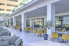 King Evelthon Beach Hotel & Resort