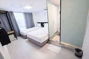 Ekonomy Hotel Myeongdong premier