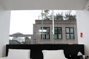 Ekonomy Hotel Myeongdong premier