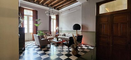 El Patio 77