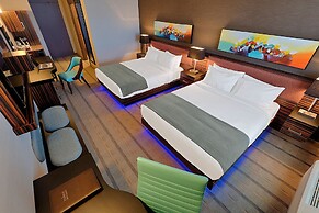 Hotel Clique Calgary Airport