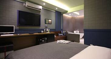 Club Hotel