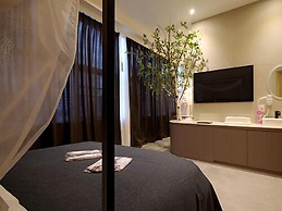 Club Hotel