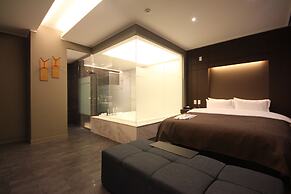 Club Hotel