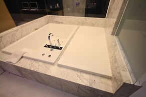Club Hotel