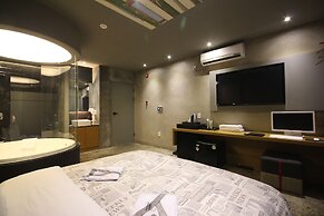 Club Hotel