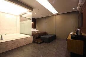 Club Hotel