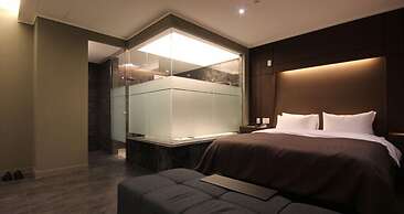 Club Hotel