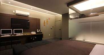 Club Hotel