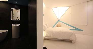 Club Hotel