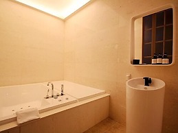 Club Hotel