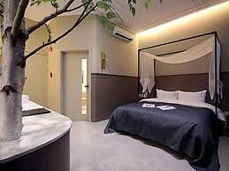 Club Hotel