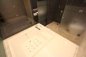 Club Hotel