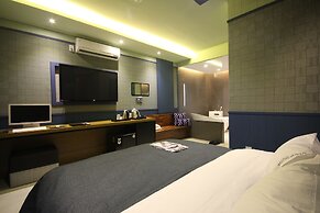 Club Hotel