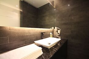 Club Hotel