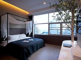 Club Hotel