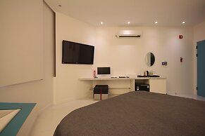 Club Hotel