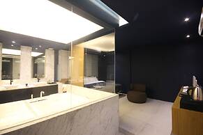 Club Hotel