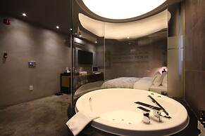 Club Hotel